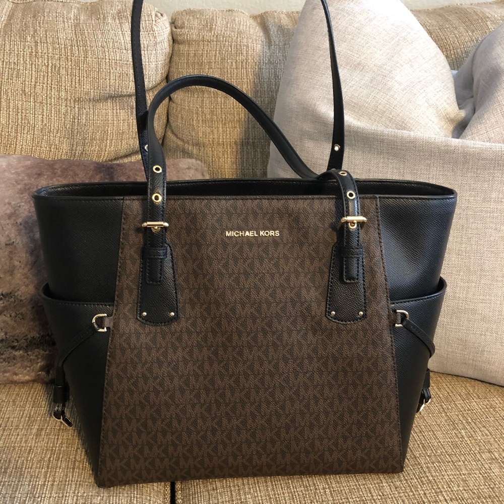 Michael Kors East West Voyager tote